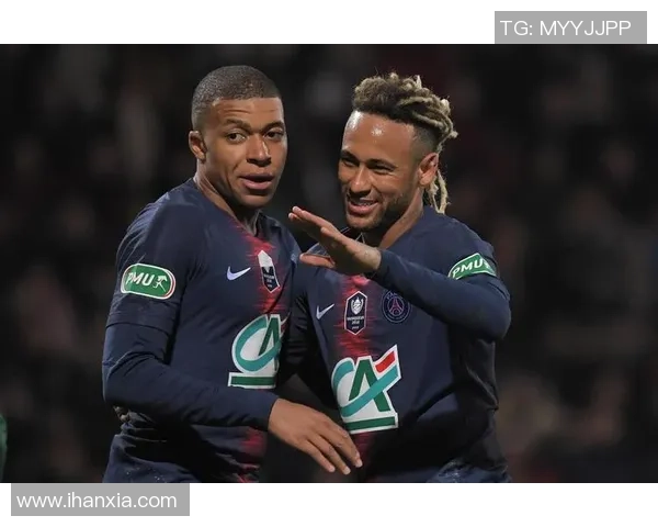 德国足球传奇球星的辉煌历程与足坛影响力解析 德国足球传奇球星的辉煌历程与足坛影响力解析